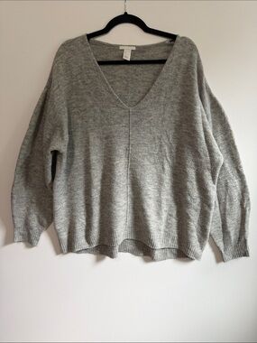 H&M Women’s Light Gray V-Neck Knit Sweater Baggy - L